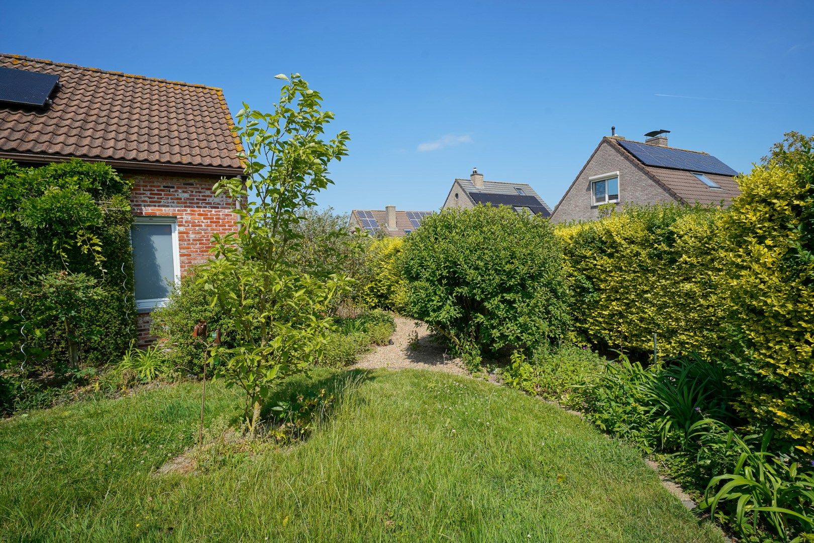 Ruime woning in Oudenburg met zongerichte tuin foto 2