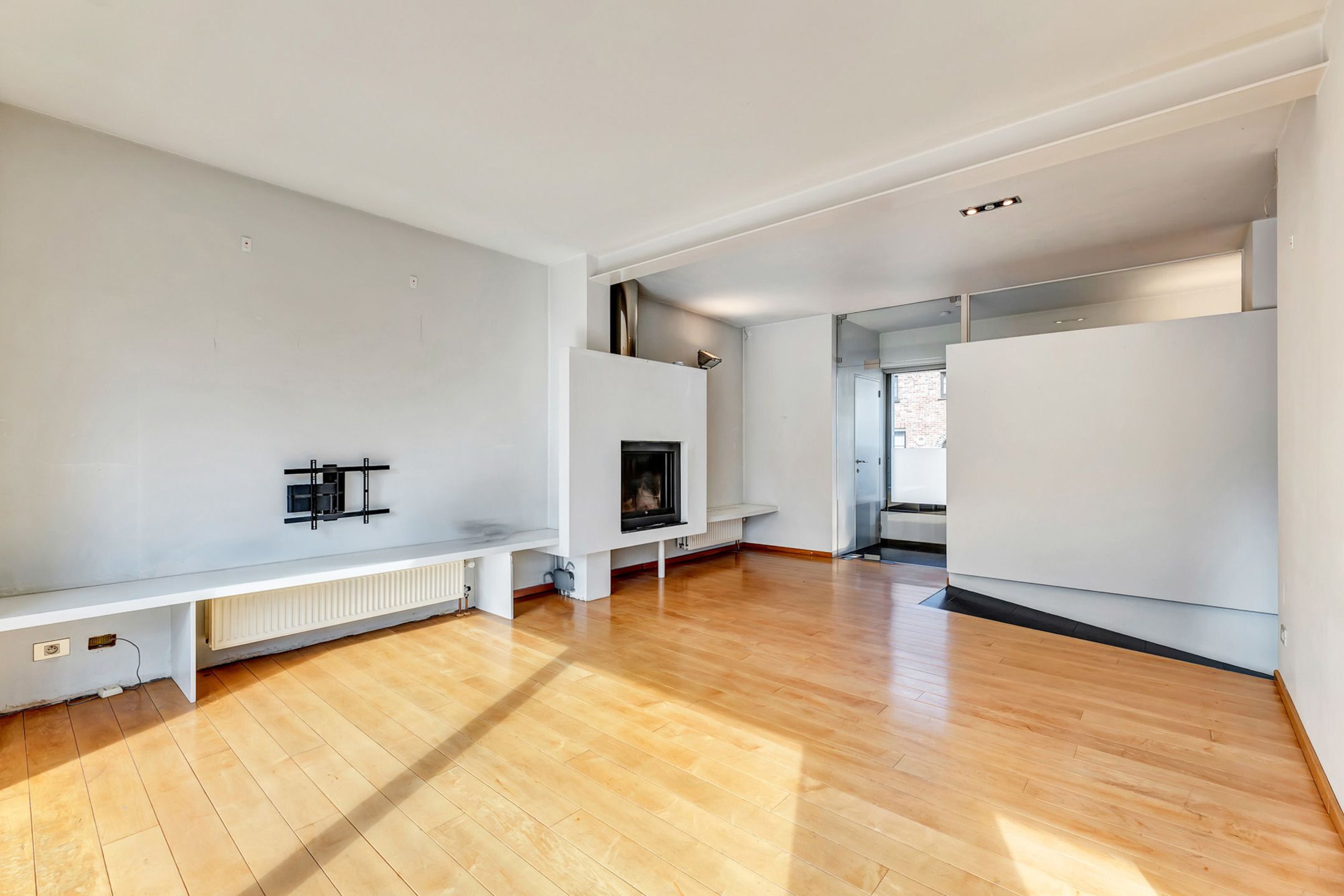 Instapklare woning met garage en tuin nabij station foto 4