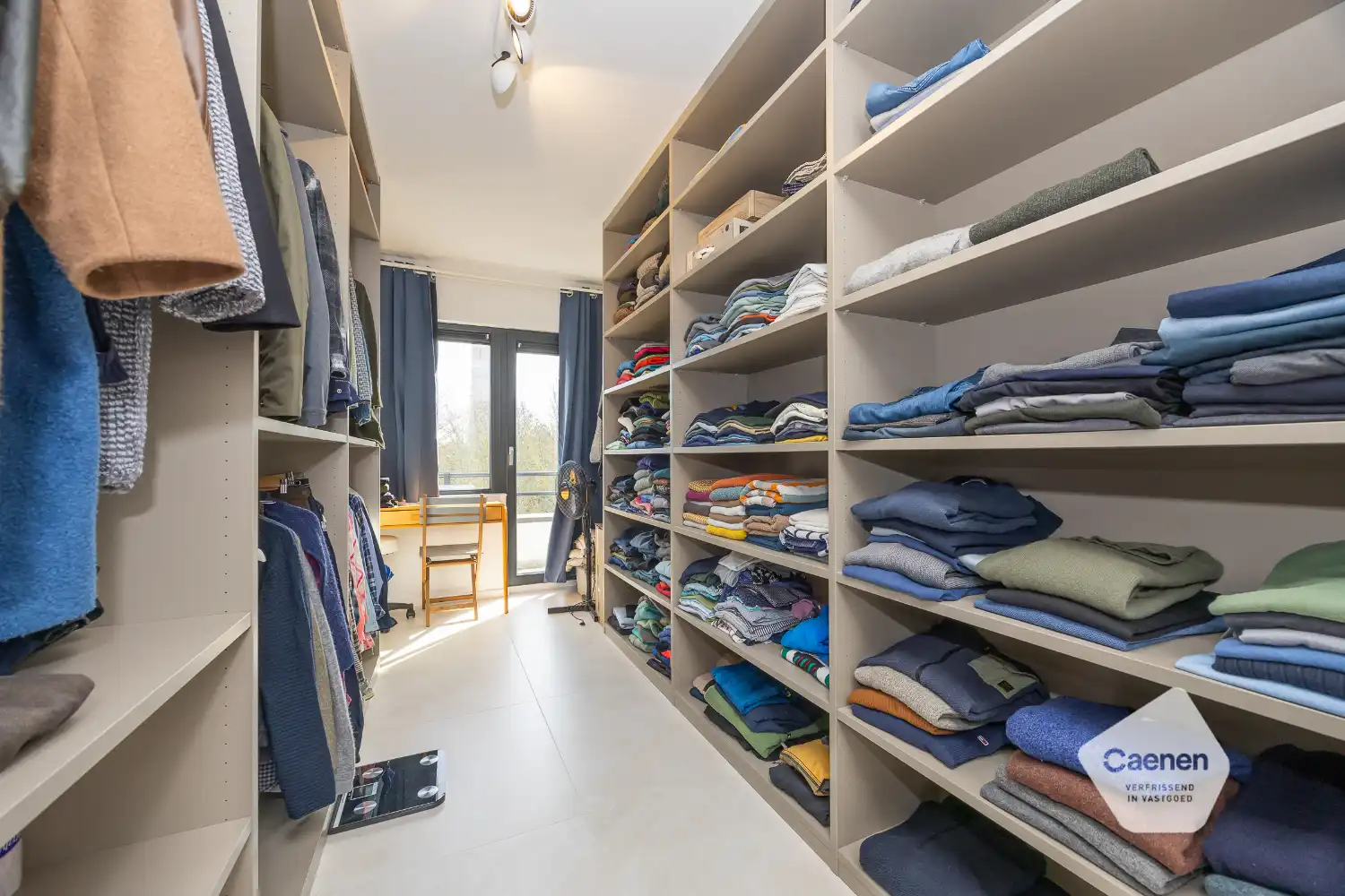 Ruim gerenoveerd drie slaapkamer appartement nabij centrum Oostende foto 21