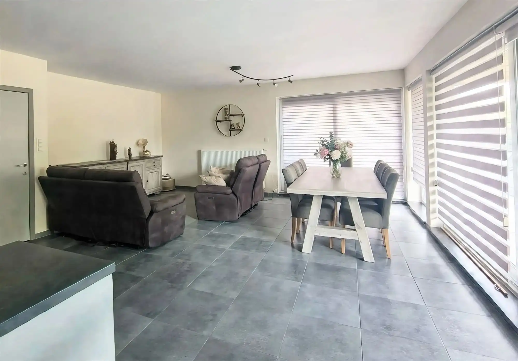 Appartement - Gelijkvloers - met 2 slaapkamers, groot terras en ondergrondse autostaanplaats foto 4