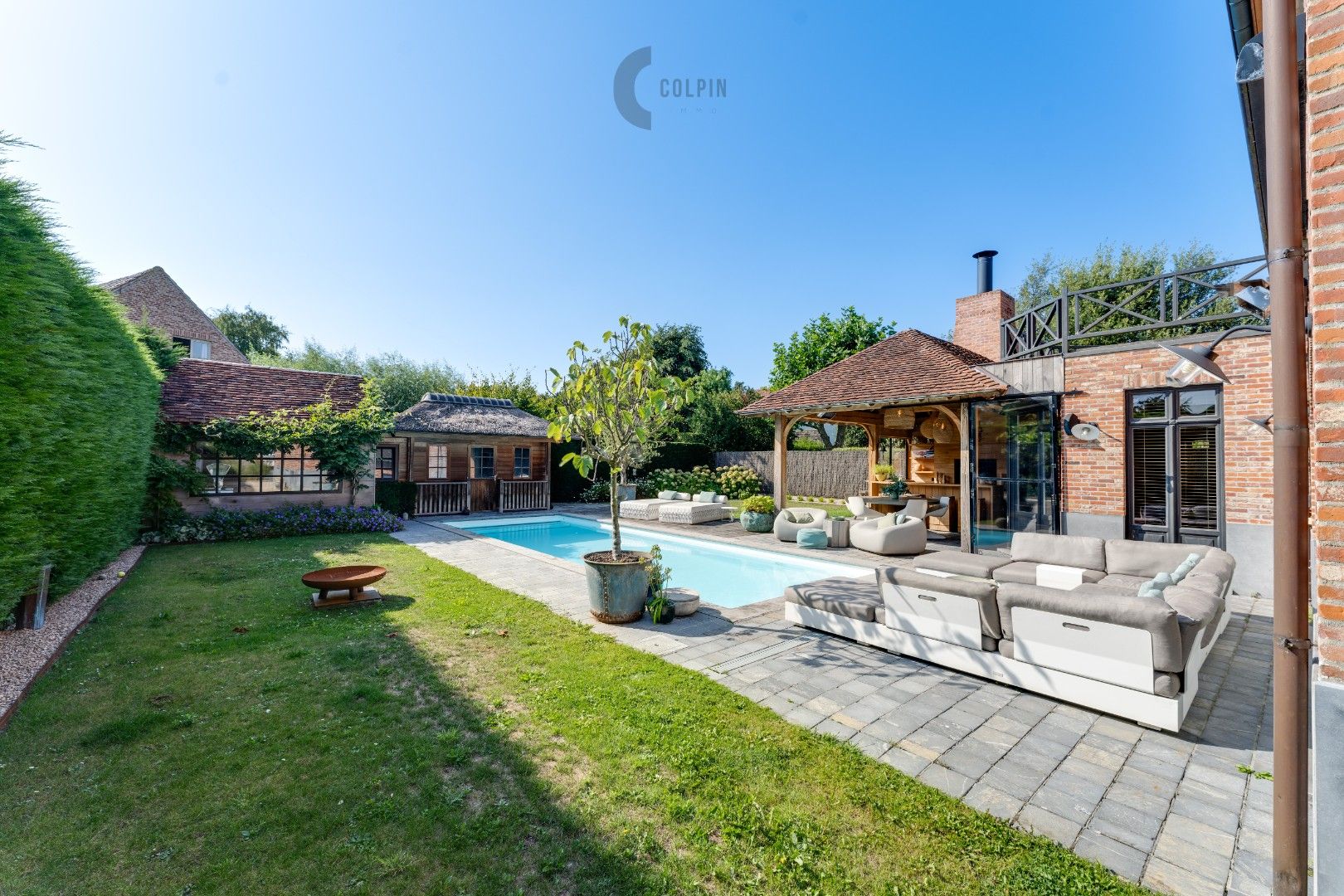 Adembenemende villa in een rustige wijk foto 2