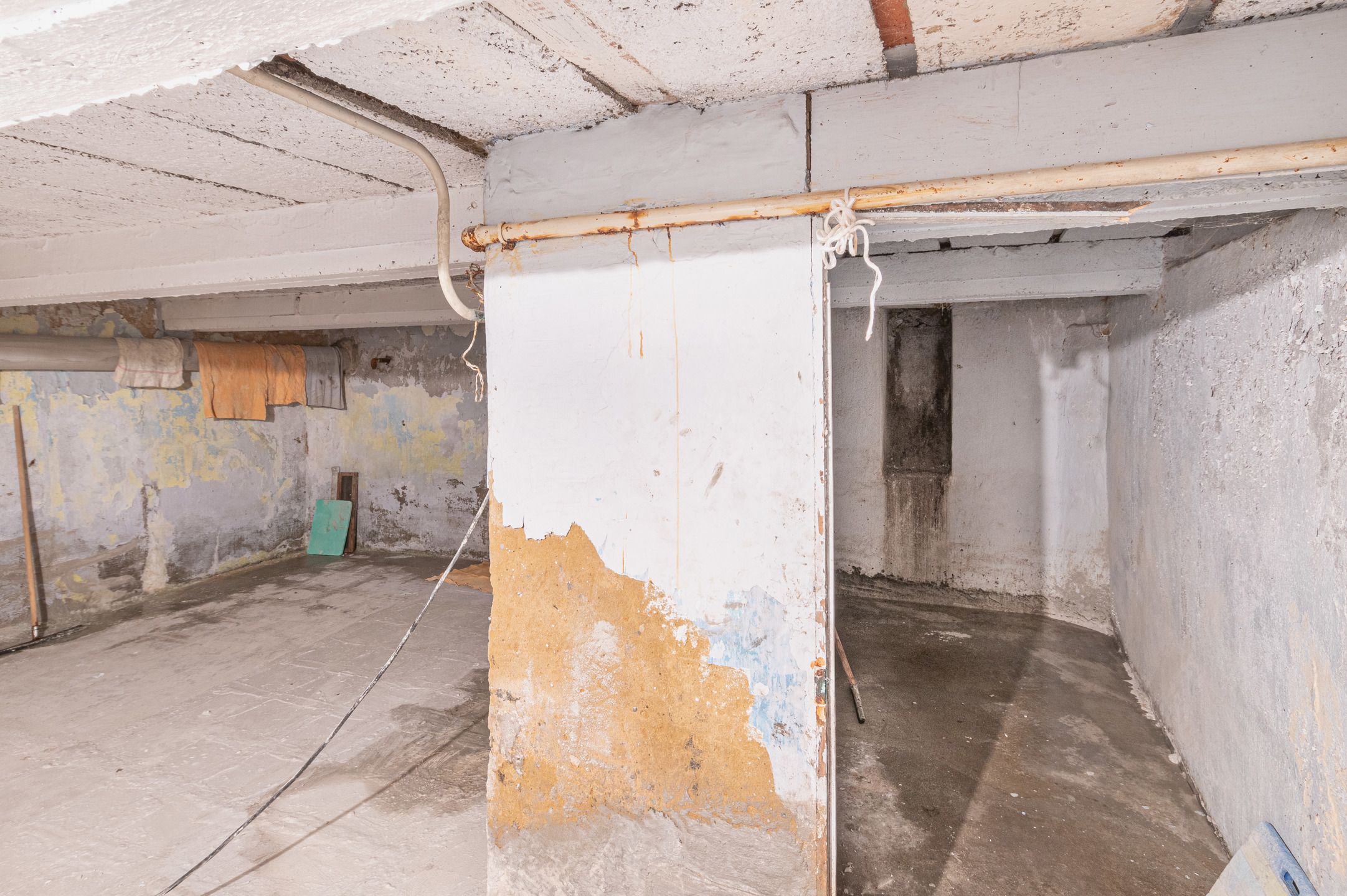 Op te frissen handelshuis met uitzonderlijk grote garage foto 19