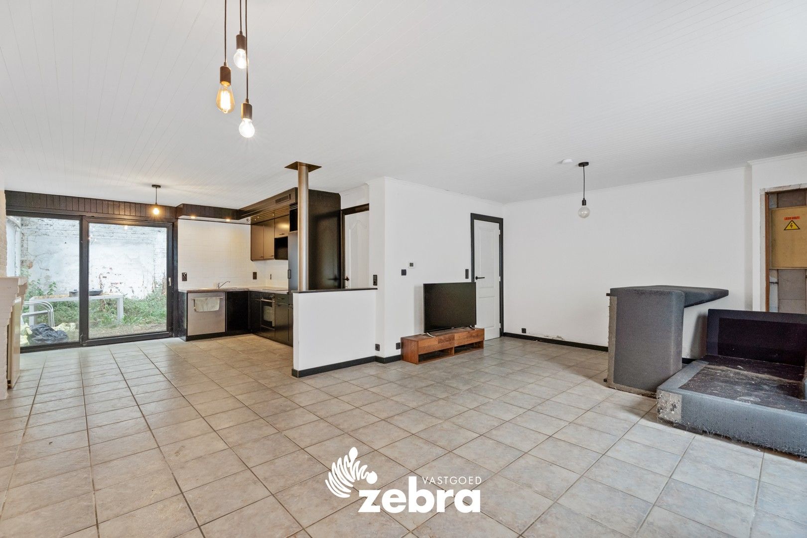 Op te frissen woning met vier slaapkamers in centrum Izegem! foto 5