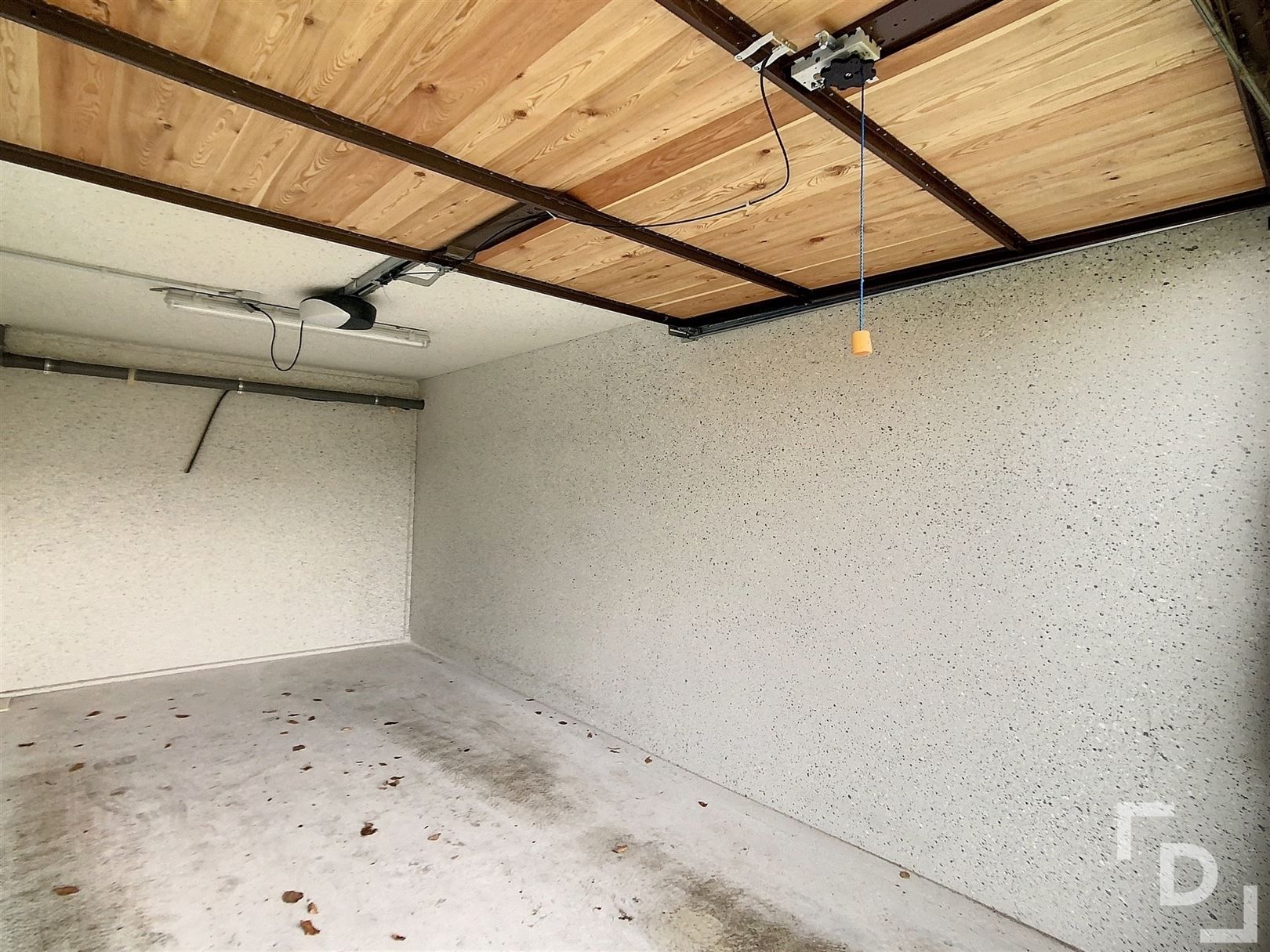 Garage te koop vlakbij station Poperinge foto 4