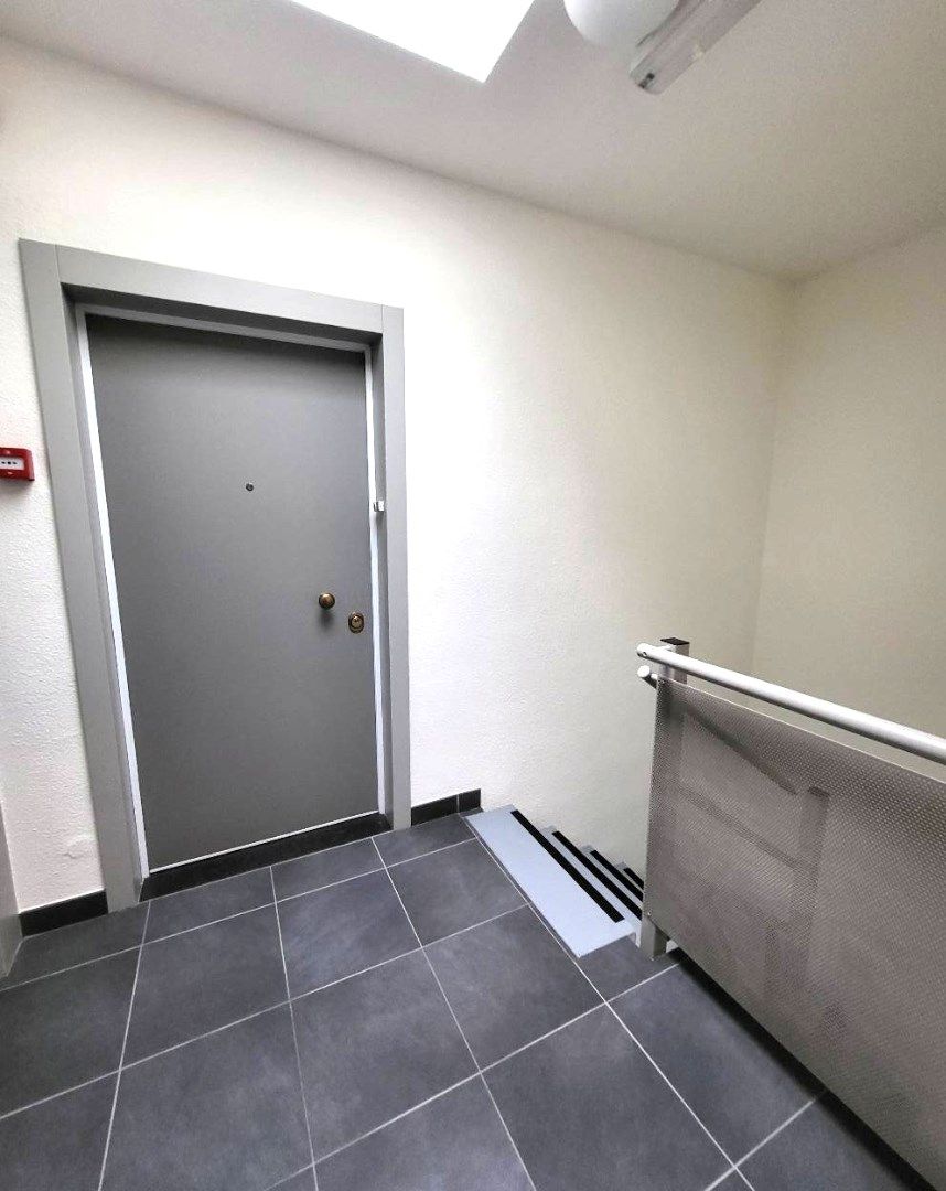 Schitterend appartement (3de verdieping) met ruim terras....buiten stadscentrum. foto 5
