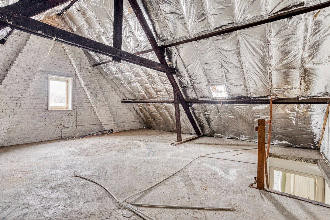 Loods van 340m2 en atelier van 75m2 met woning te koop te Vichte. foto 27