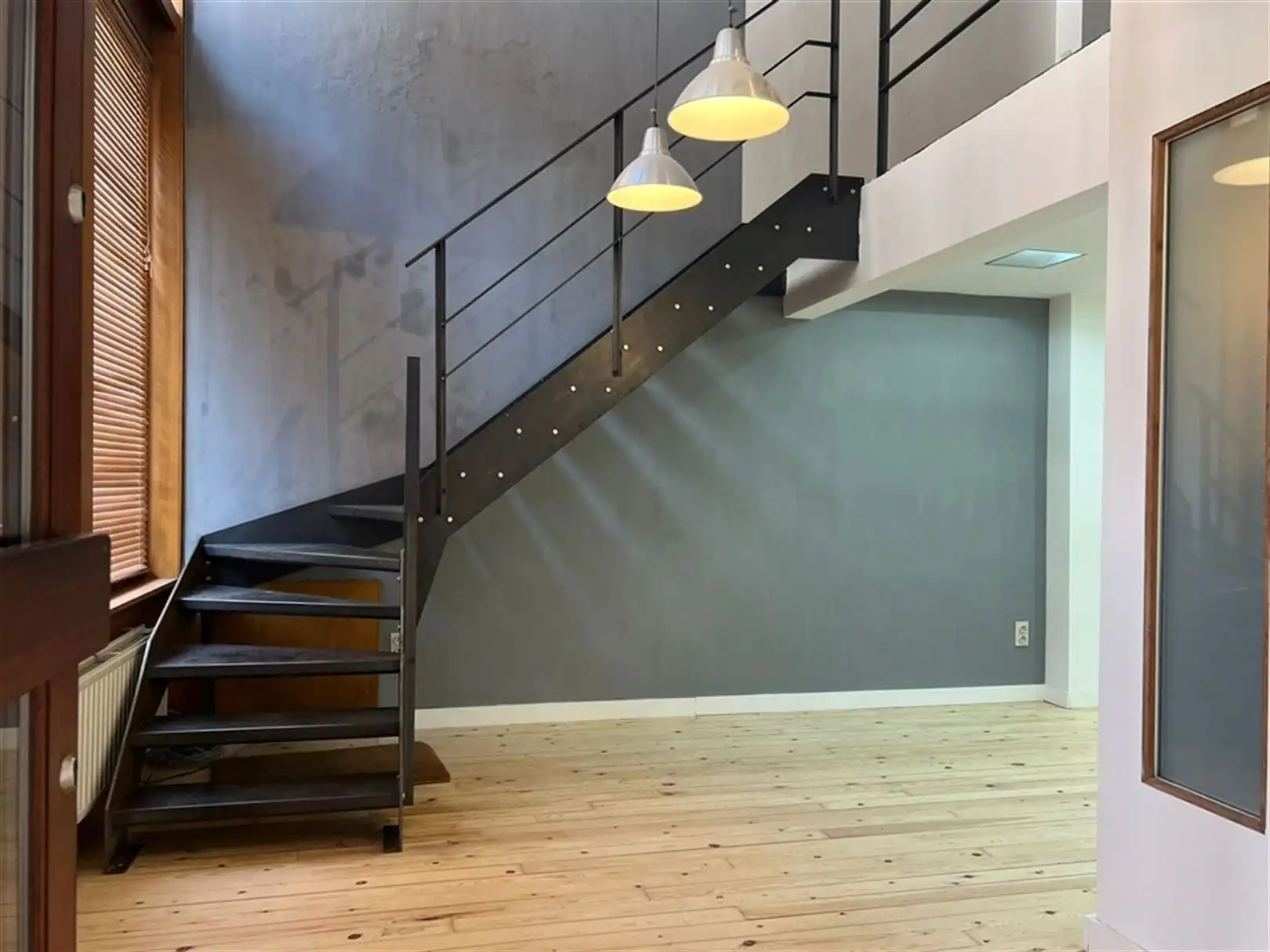 Gelijkvloers kantoor in authentieke trapgevelwoning foto 3