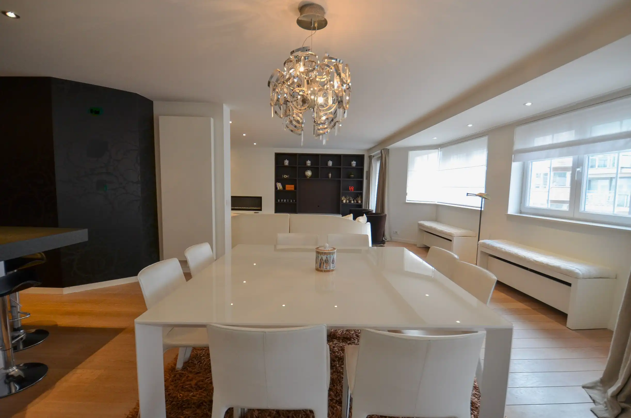 Topaanbieding – Uitzonderlijk ruim appartement in stijlvolle residentie. foto 5