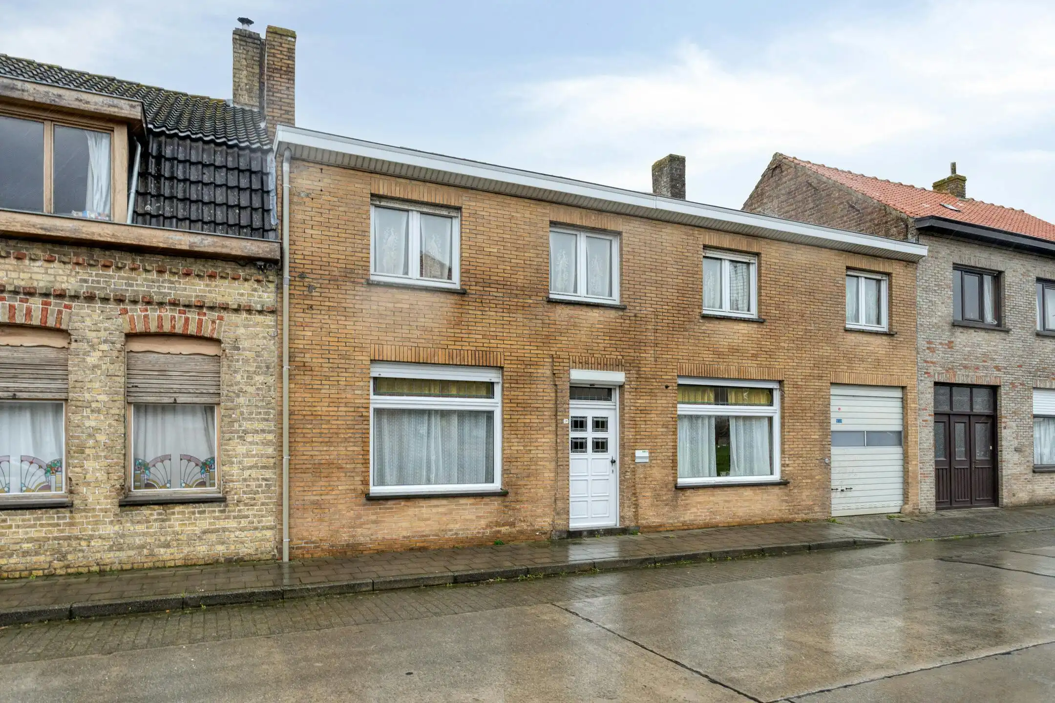 Ruime woning met tuin en garage op 380m² te Leisele. foto 12