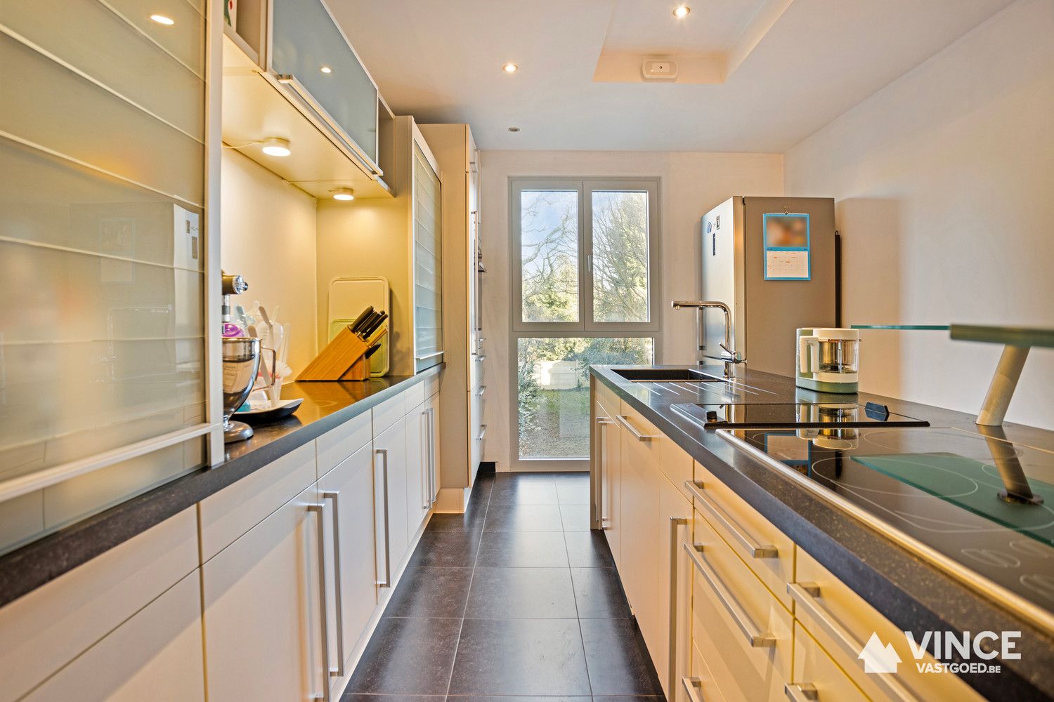 Prachtig huis met indrukwekkende elementen, ruime indeling en leuke tuin foto 9