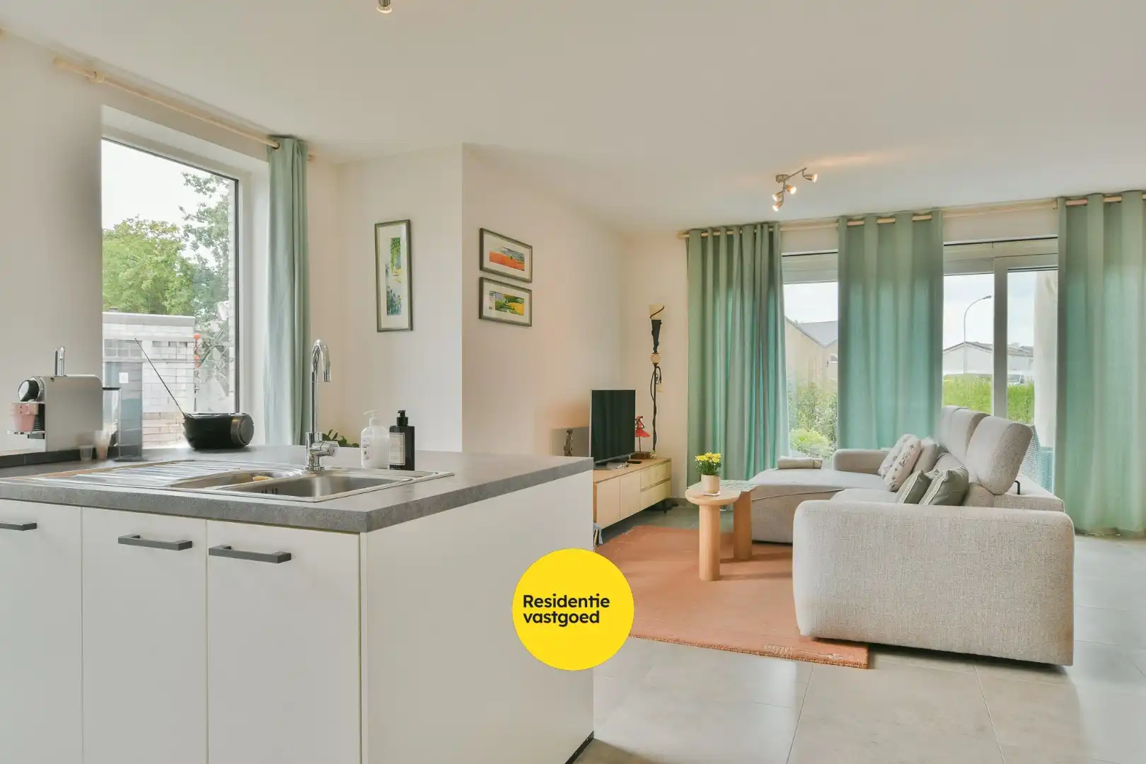 Gelijkvloers nieuwbouwapp met 2 slpks, tuin en garage te Brugge foto 2