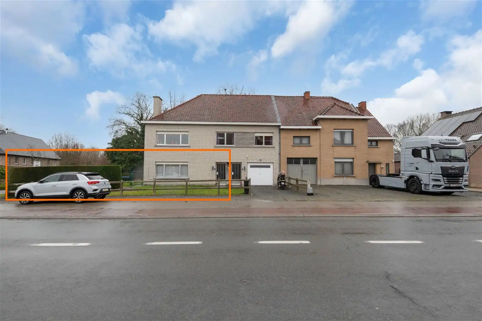 Gelijkvloers Appartement met garage en tuin foto {{pictureIndex}}