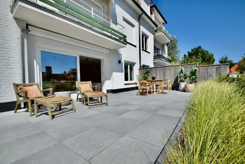 Subliem tuinappartement met zonneterras van 72m²  in een karaktervolle villaresidentie in een paadje. foto 6