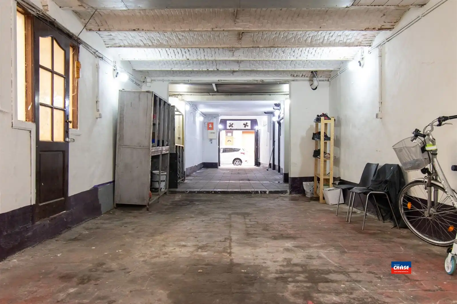 Woonhuis met tien slaapkamers en hangaar foto 30