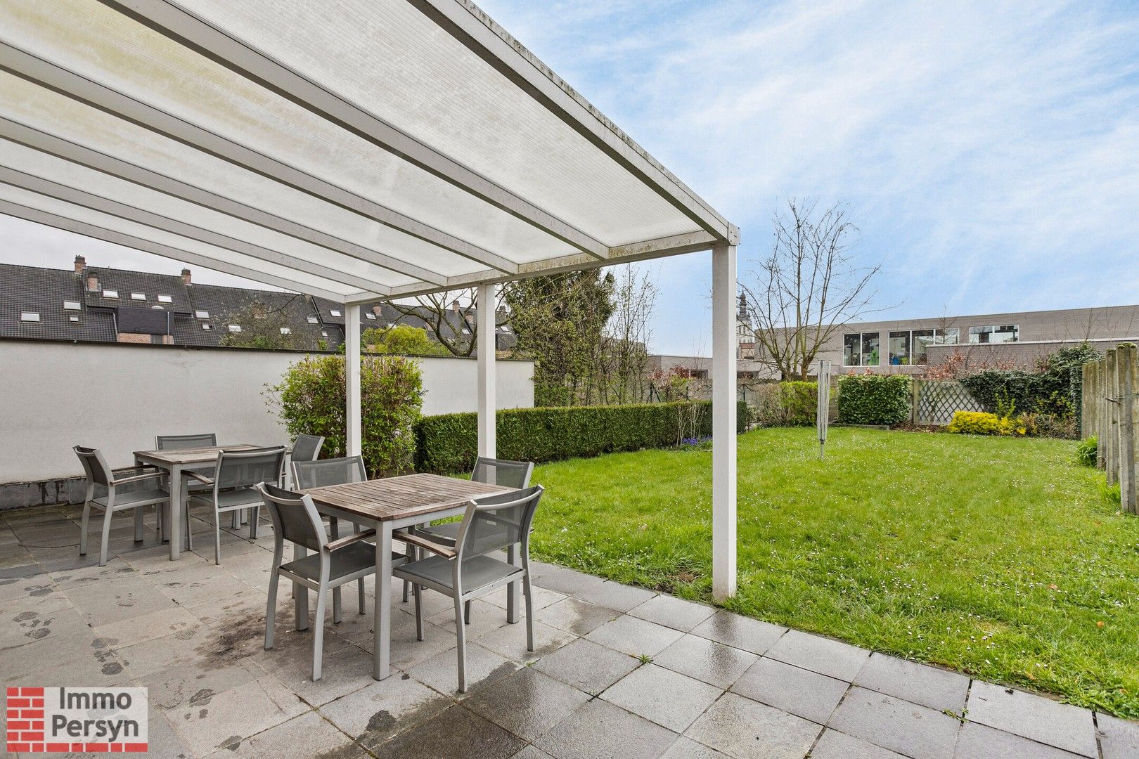 Hoofdfoto van de publicatie: Ruime stadswoning met 3 slaapkamers en tuintje.
