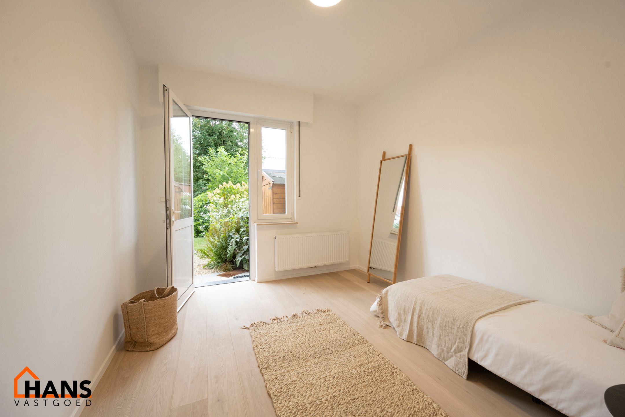 Gerenoveerd gelijkvloers appartement. foto 13