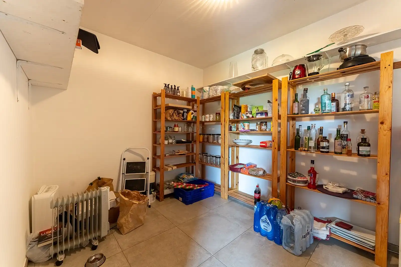 Zeer ruime woning op een perceel van 1000m² met dubbele garage in het landelijke Houtave. foto 18