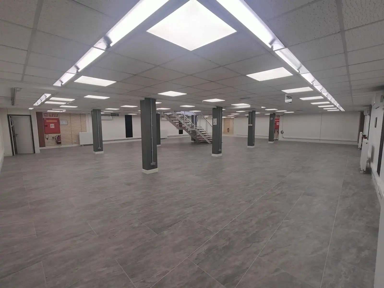 COMMERCIËLE RUIMTE / KANTOORRUIMTE IN HET CENTRUM VAN TEMSE foto 11