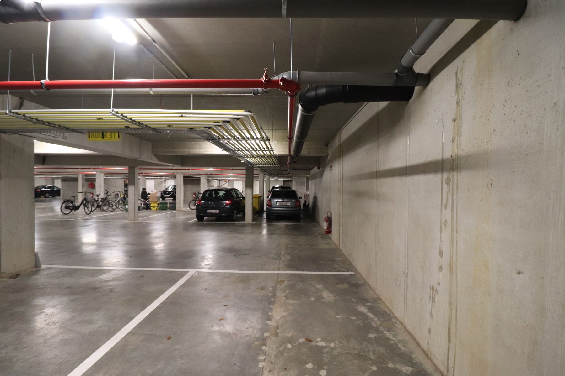 Ondergrondse autostaanplaats in centrum Merksplas foto 2