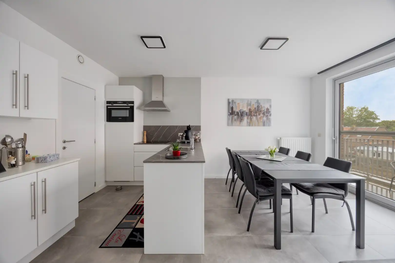 Instapklaar BEN-appartement met mooi terras en 2 autostaanplaatsen foto 4