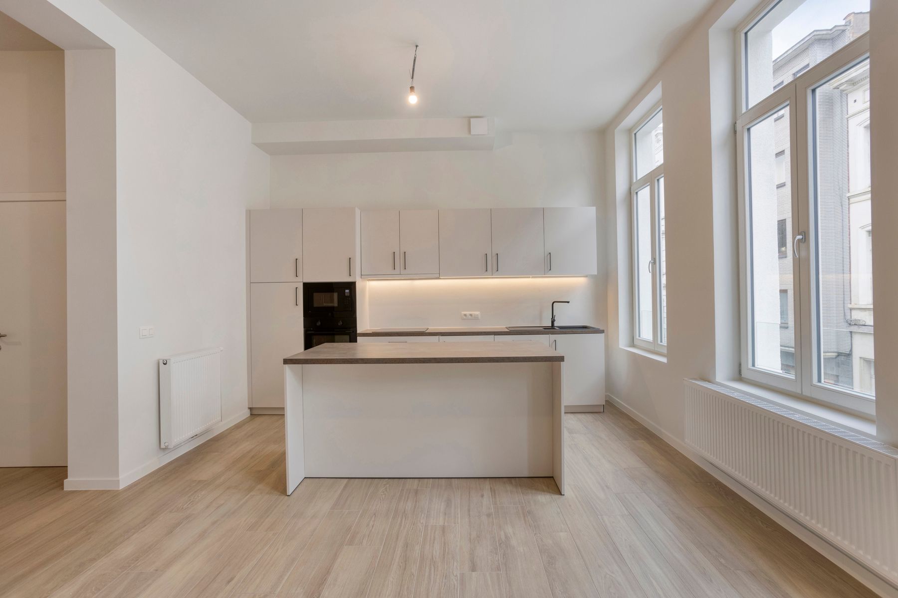 Stijlvol gerenoveerd appartement nabij Louizalaan - EPC C foto 4