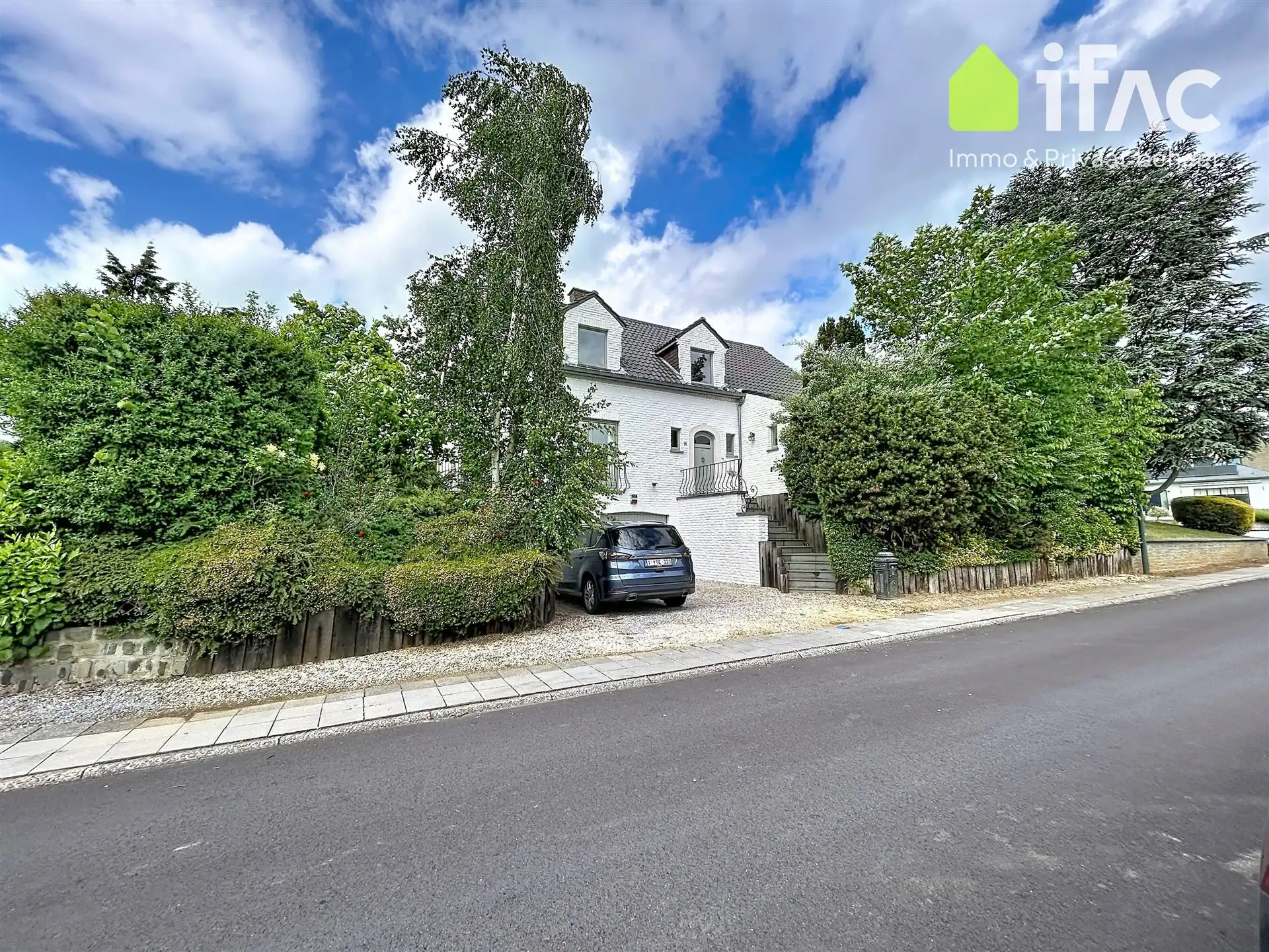 Smaakvol gerenoveerde Villa met 5 slaapkamers en leuke tuin foto {{pictureIndex}}