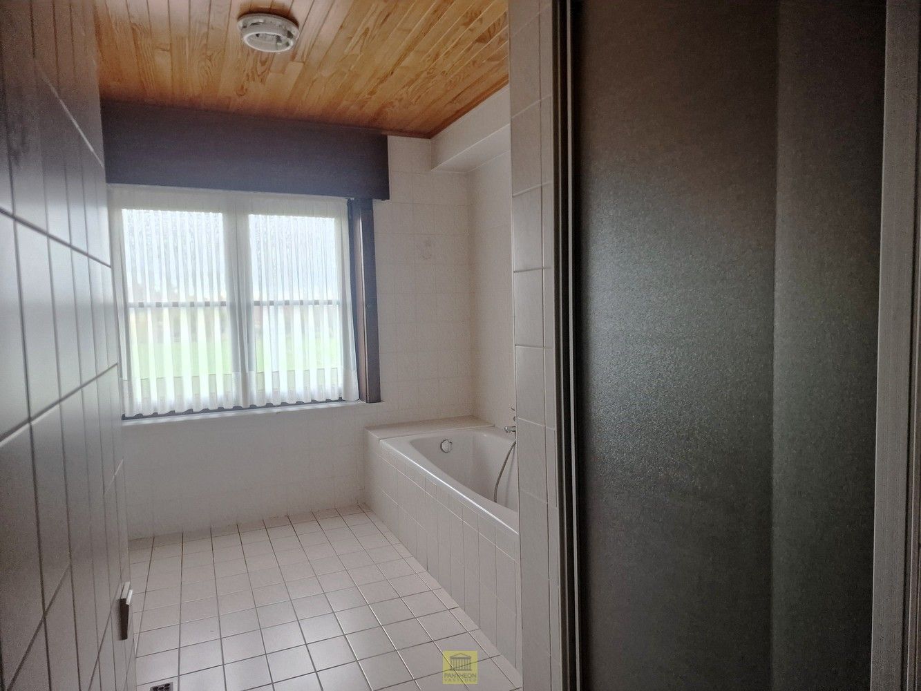 Degelijke halfopen bebouwing, rustig gelegen! foto 22