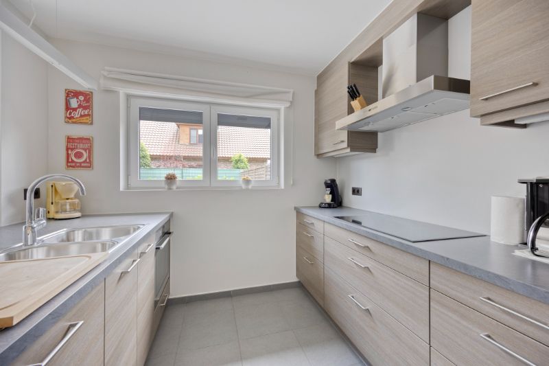 Instapklare halfopen woning met zuidgerichte tuin in Evergem! foto 6