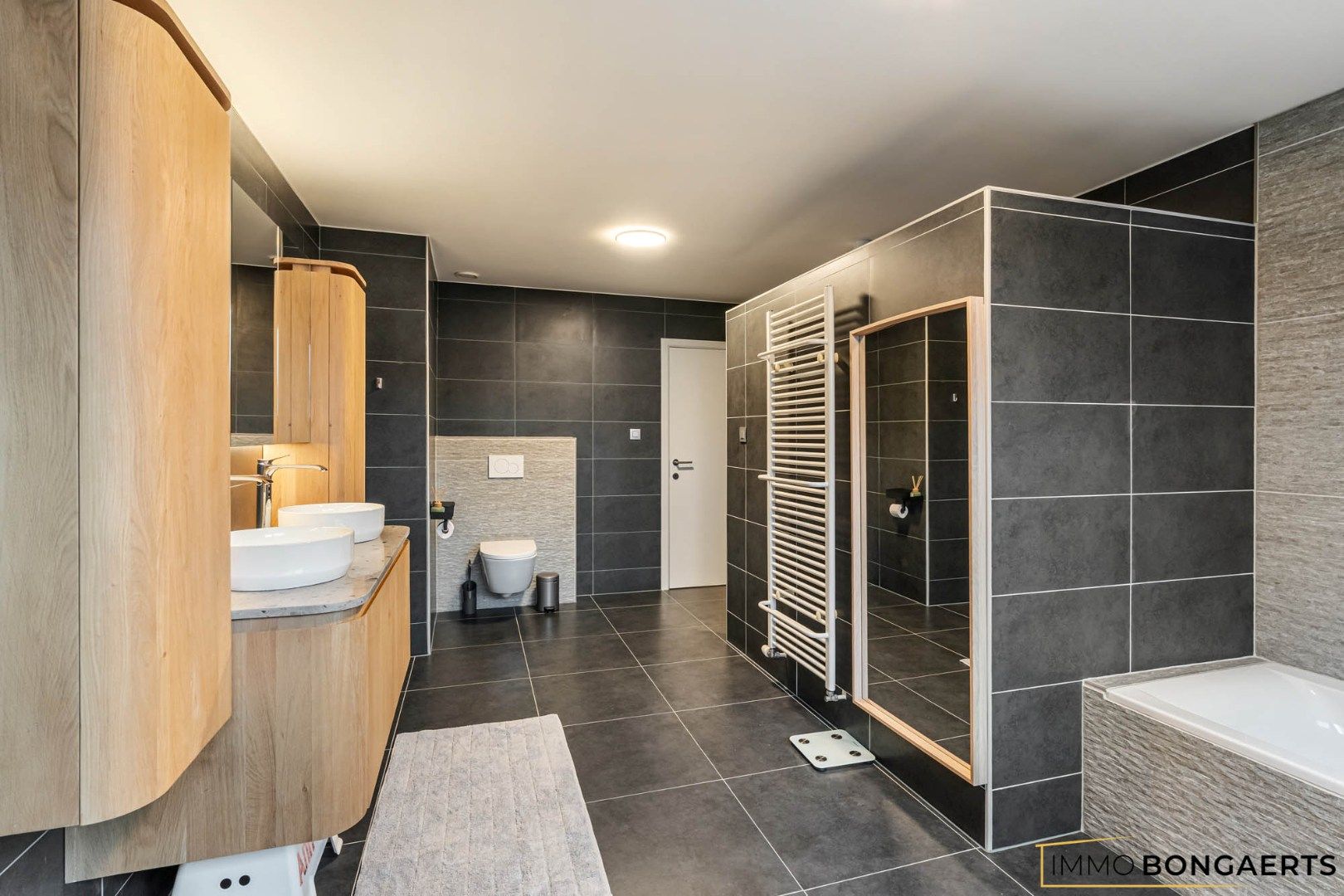 Ruime woning met 3 slaapkamers  foto 24