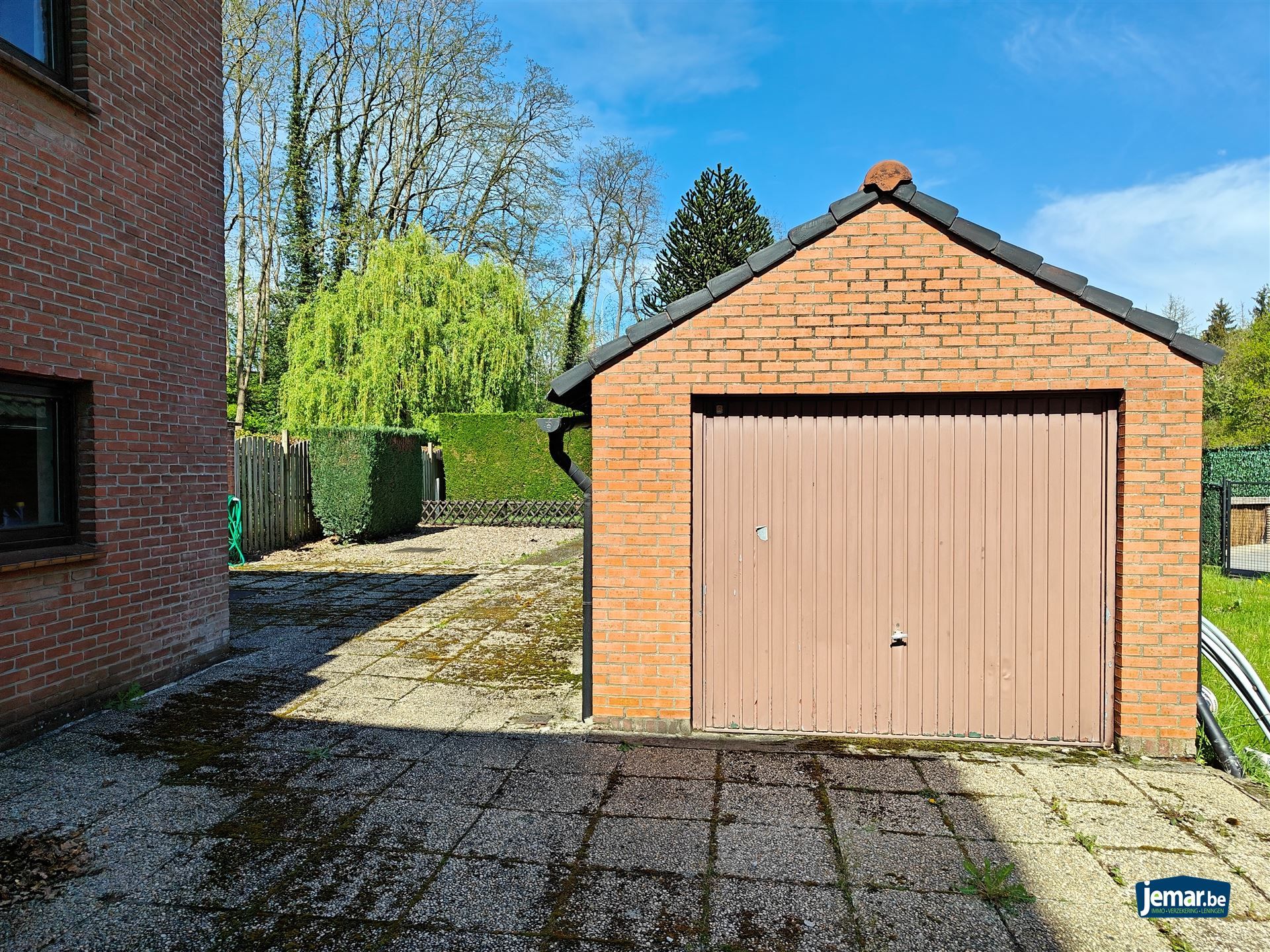 Ruime te renoveren woning met tuin, garages en eindeloos potentieel in Maasmechelen. foto 22