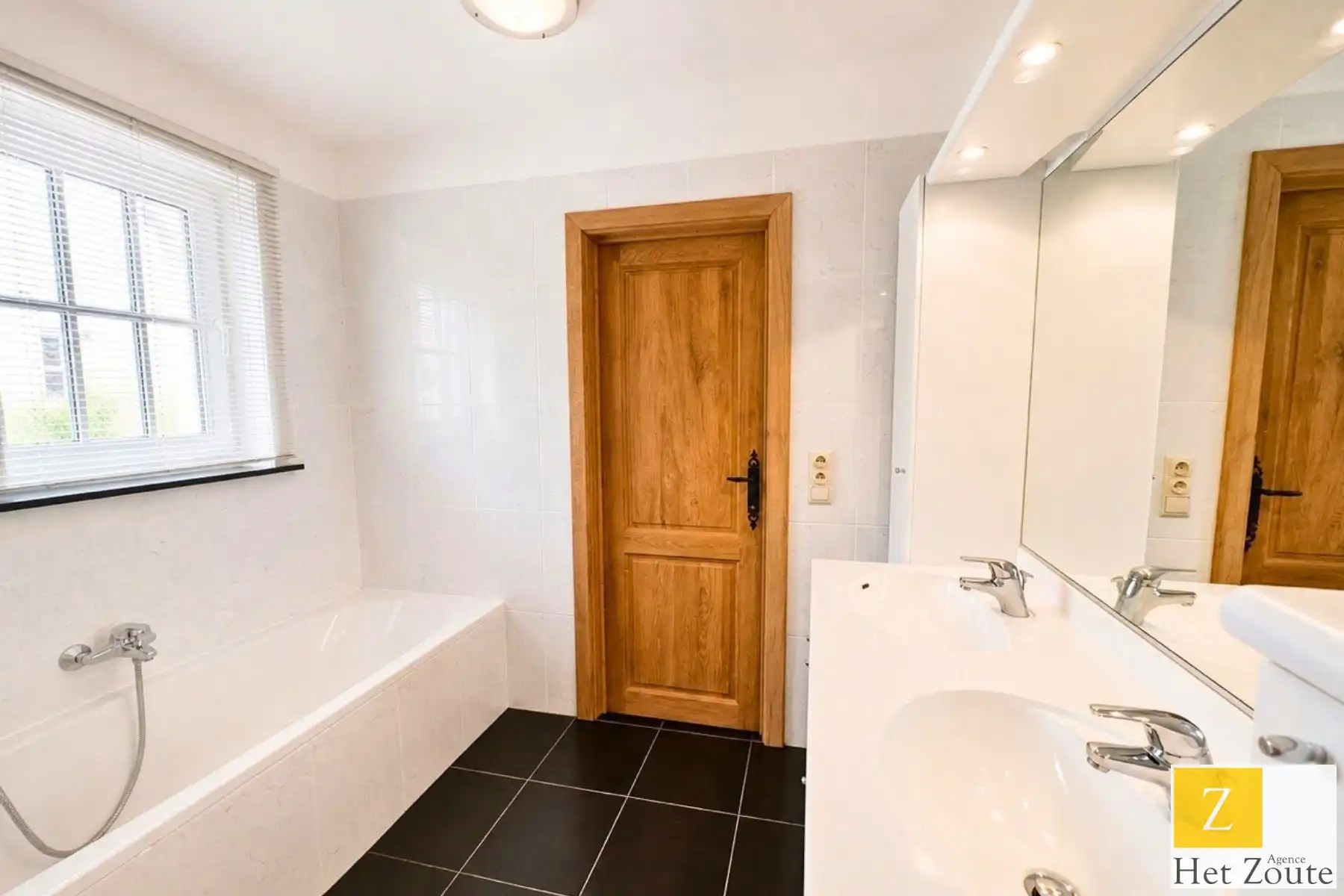 Stijlvolle halfopen woning met 4 slaapkamers foto 8