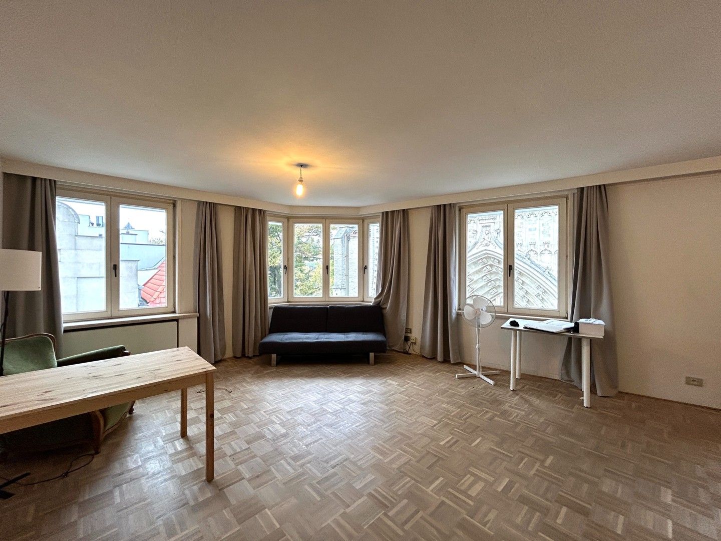 Instapklaar 1-slaapkamer appartement in hartje Kortrijk! foto 4