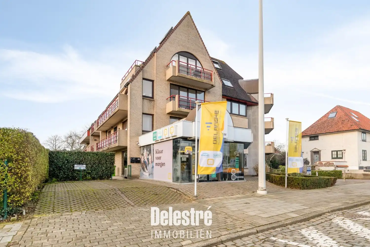 Commerciële topligging met woonst (vakantieappartement) op de Albert I Laan – Residentie Mirhras foto {{pictureIndex}}