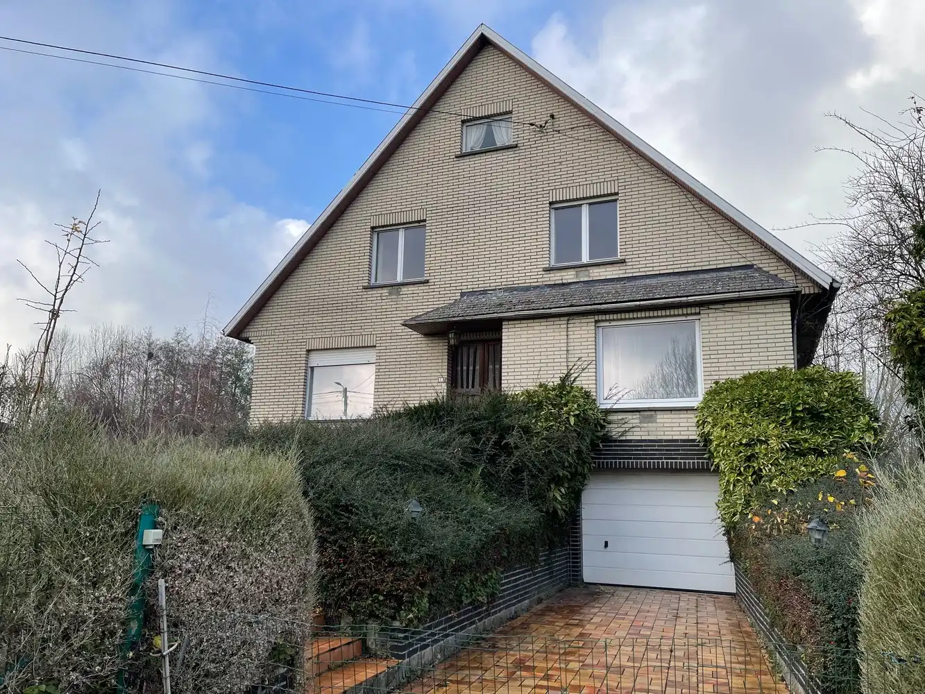 Hoofdfoto van de publicatie: Rustig en landelijk gelegen te renoveren landhuis op 26a10ca