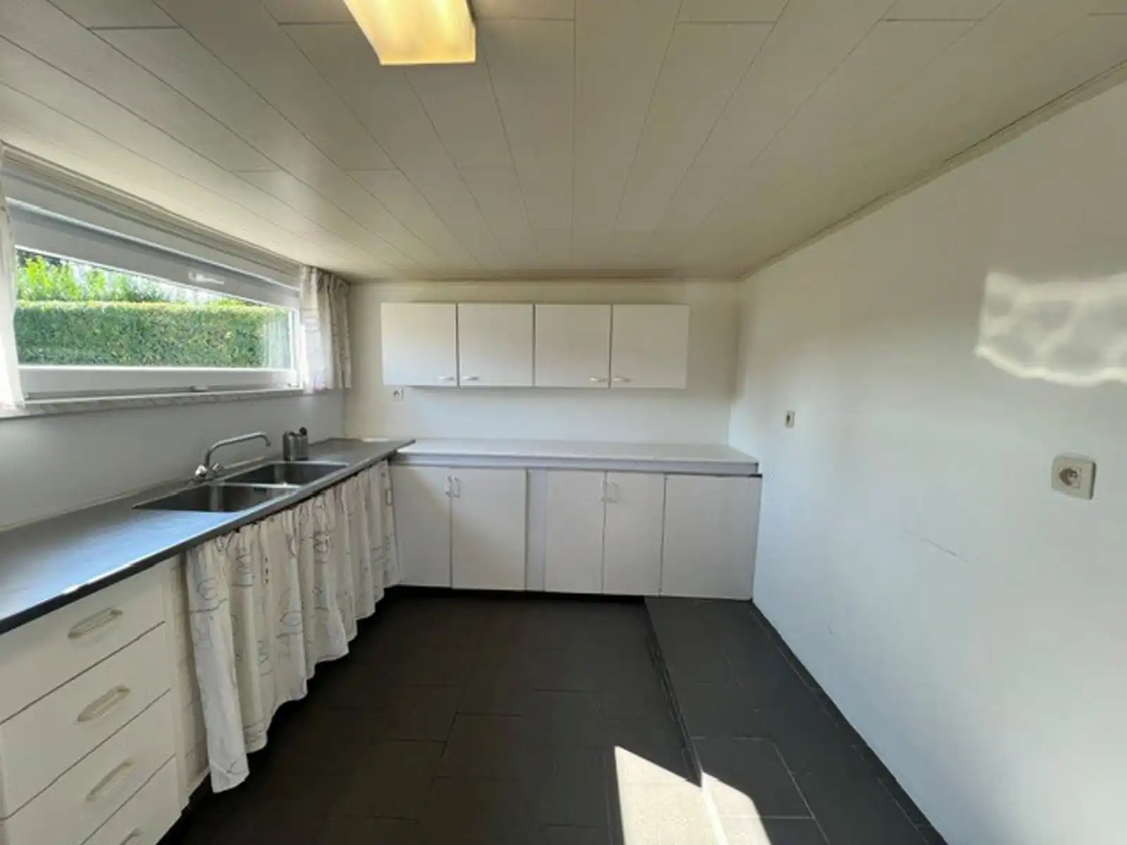 Halfopenbebouwing met 4 slaapkamers, garage en grote tuin. foto 16