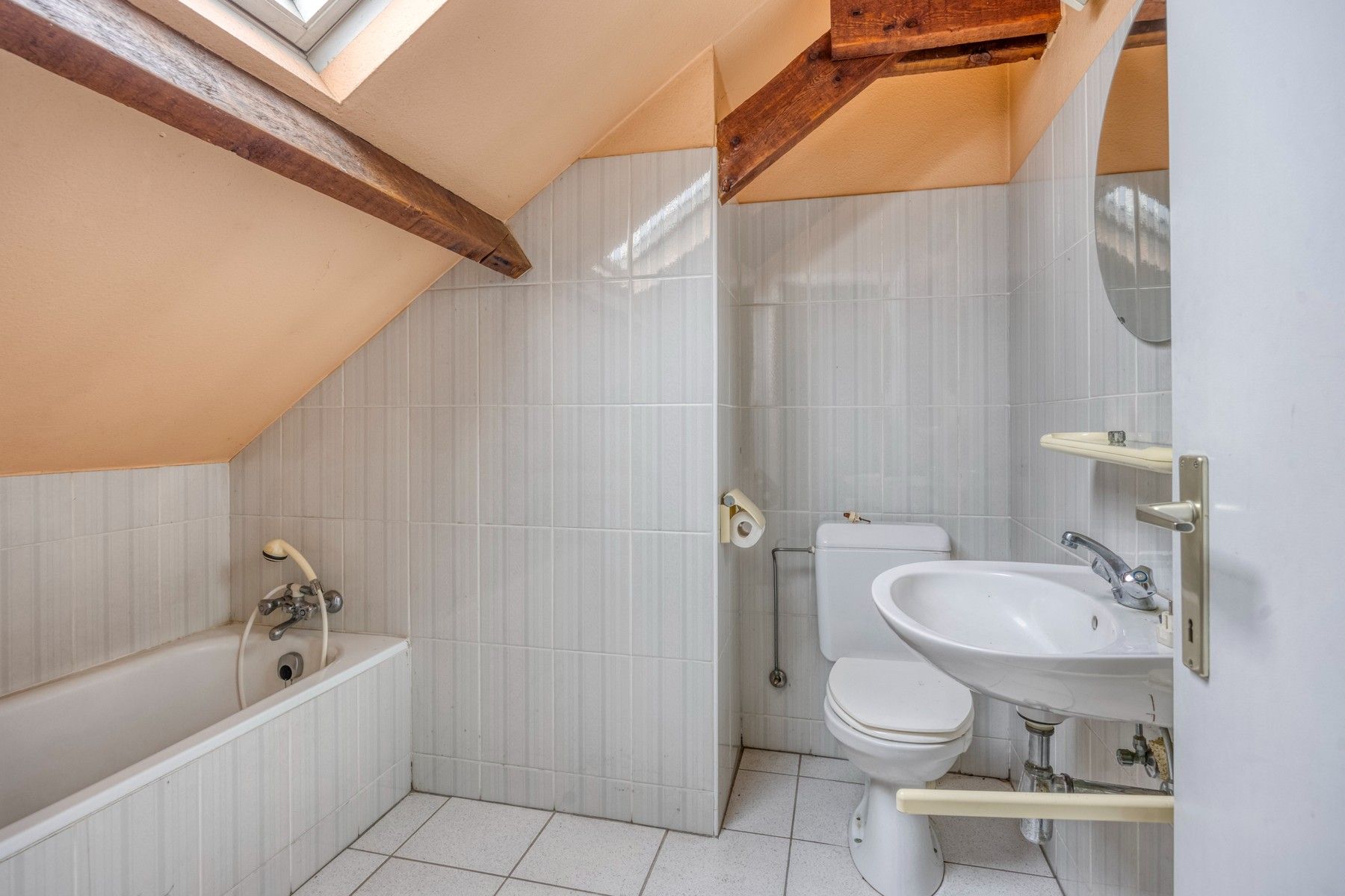 Ruime bungalow op groot perceel foto 29