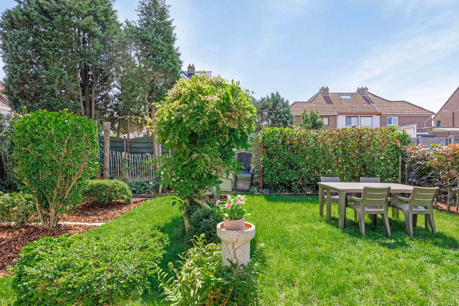 Halfopen woning met tuin & parking in Halle | EPC D foto 3