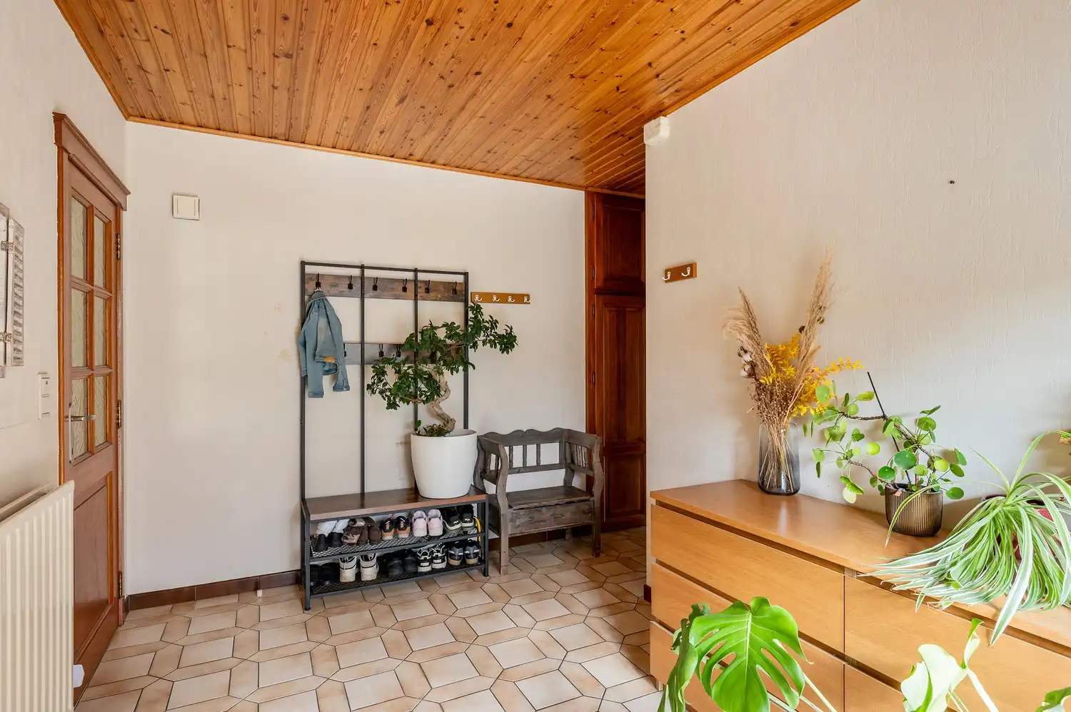 Instapklare open bebouwing op een ruim perceel van 1.185 m², landelijk gelegen met een prachtig vrij uitzicht aan de achterzijde. foto 7