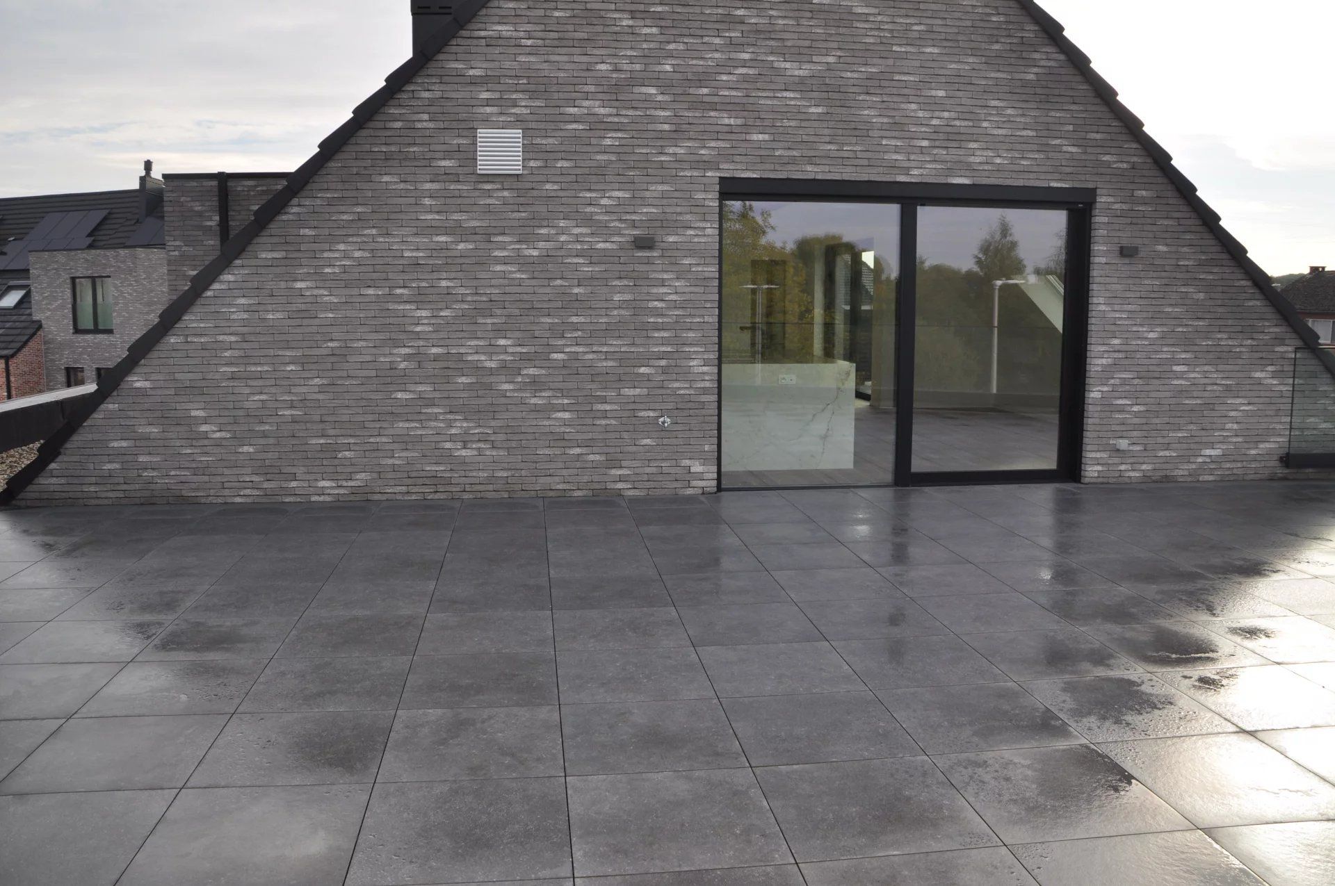 EXCLUSIEF EN KWALITATIEF NIEUWBOUWAPPARTEMENT VAN 163 M² MET 3 SLPK'S, 2 BADK'S EN RIANTE TERRASSEN IN MUNSTERBILZEN foto 12