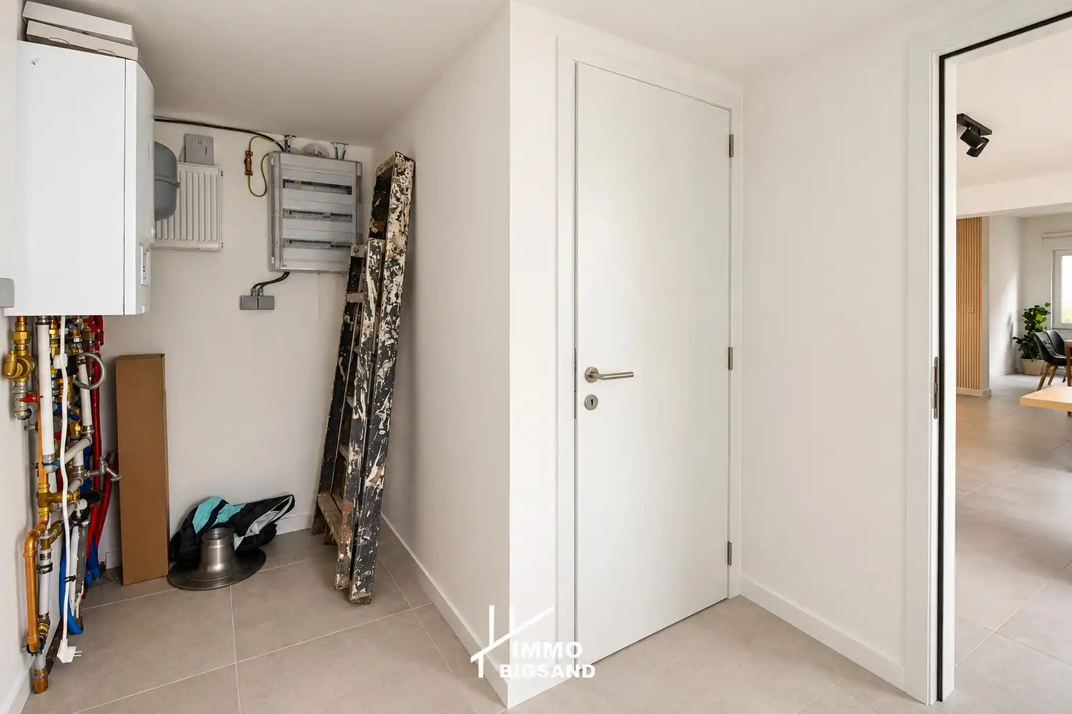 Volledig gerenoveerde woning met tuin en 3 slaapkamers met uitweg foto 10