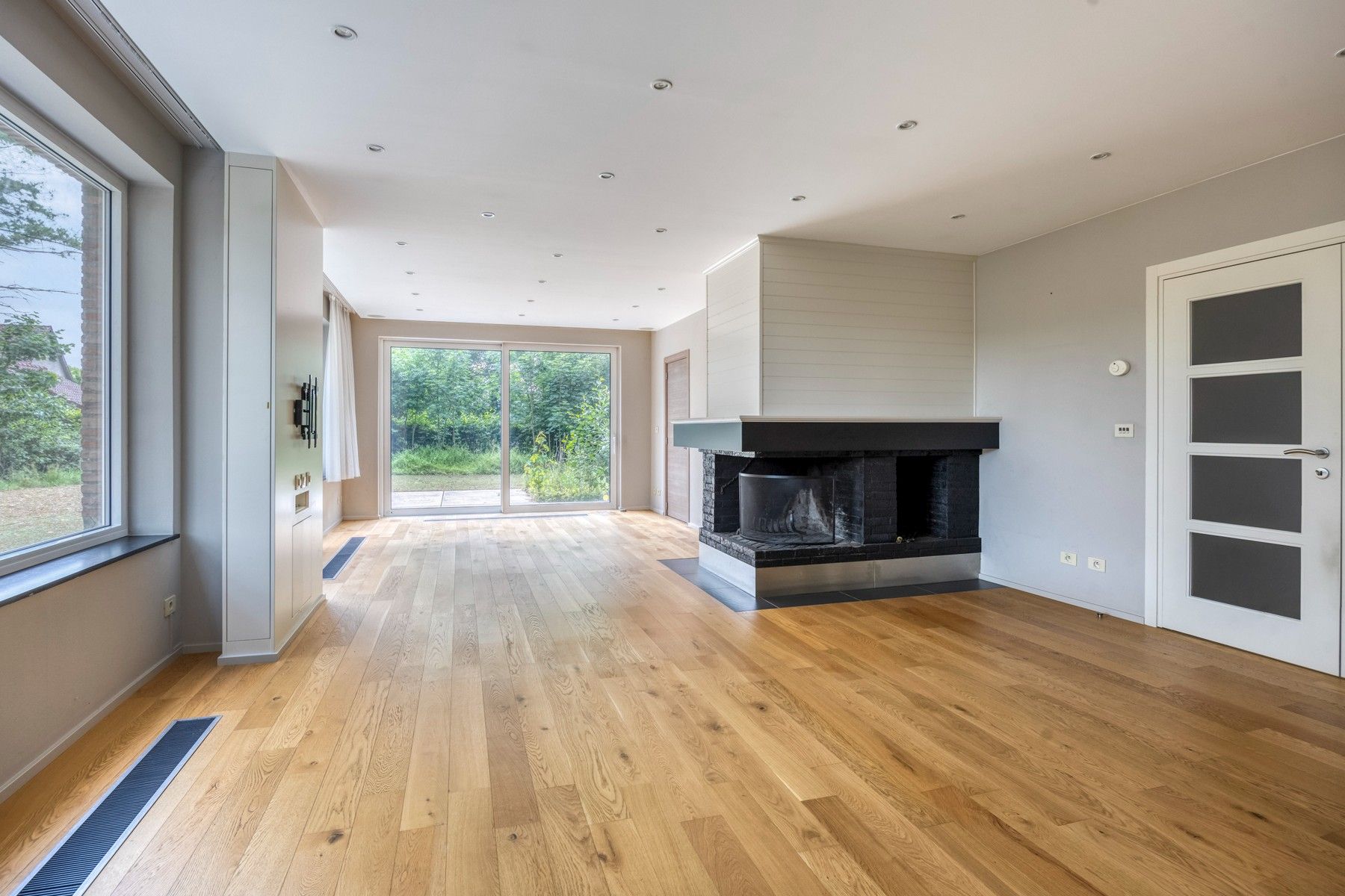 Ruime bungalow op groot perceel foto 6
