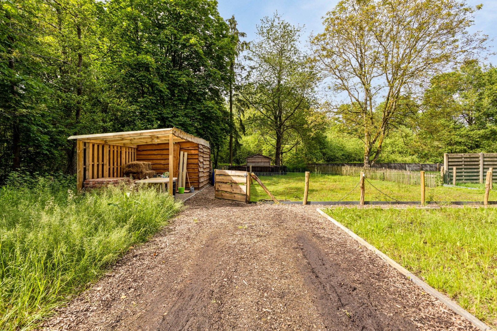 Gerenoveerde karaktervolle woning met 4 / 6 slpks op 1.990 m² in bosrijk gebied ! foto 34