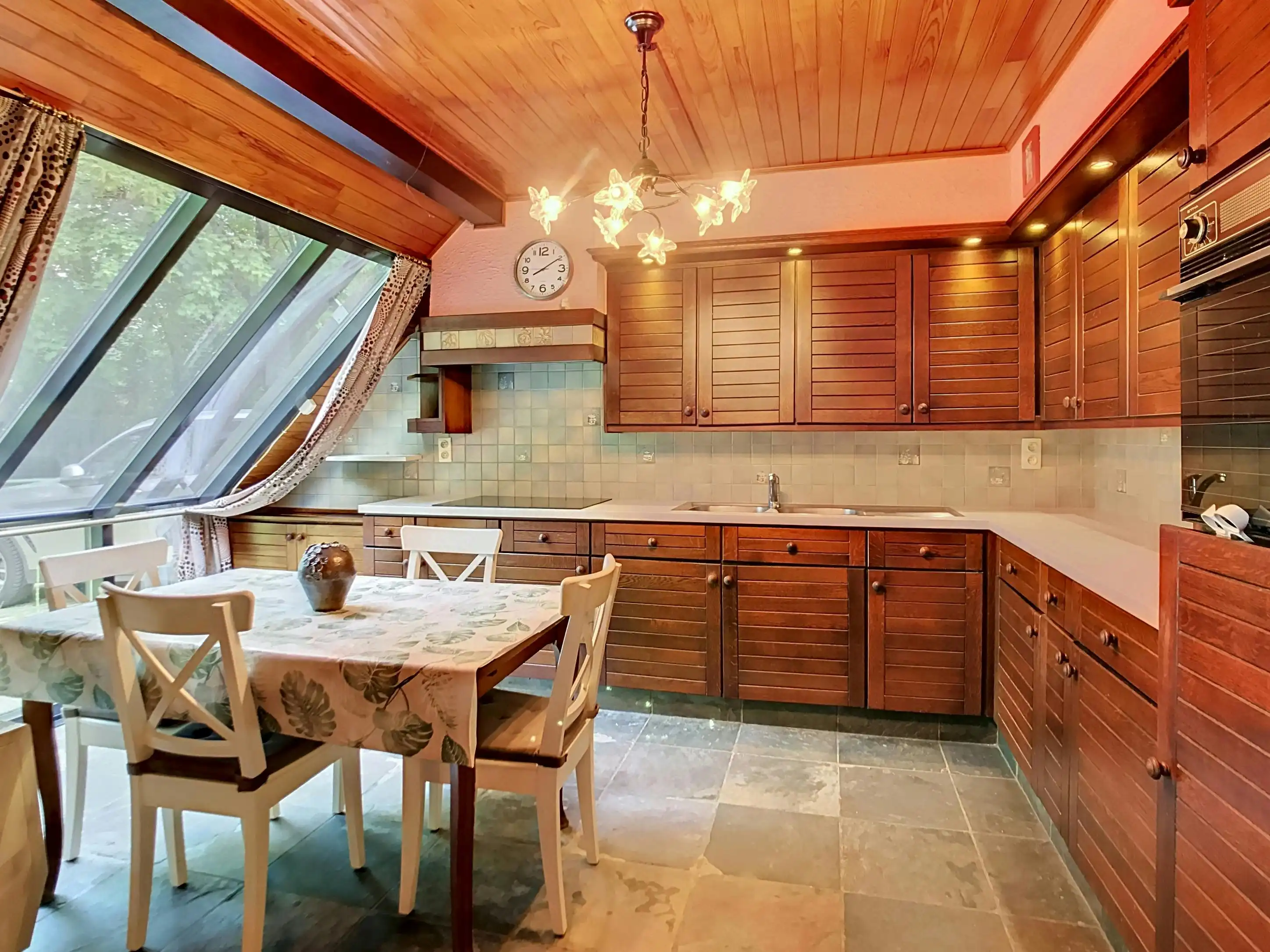 Ruime vakantiewoning op groot open perceel in bosrijk gebied foto 8