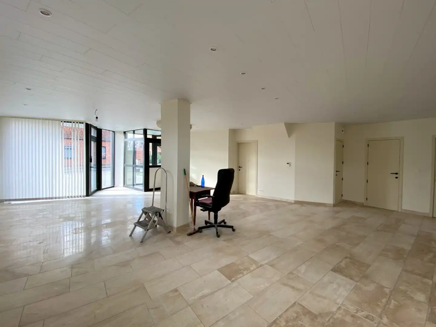 Ruim gelijkvloersappartement met 2 slaapkamers. foto 5