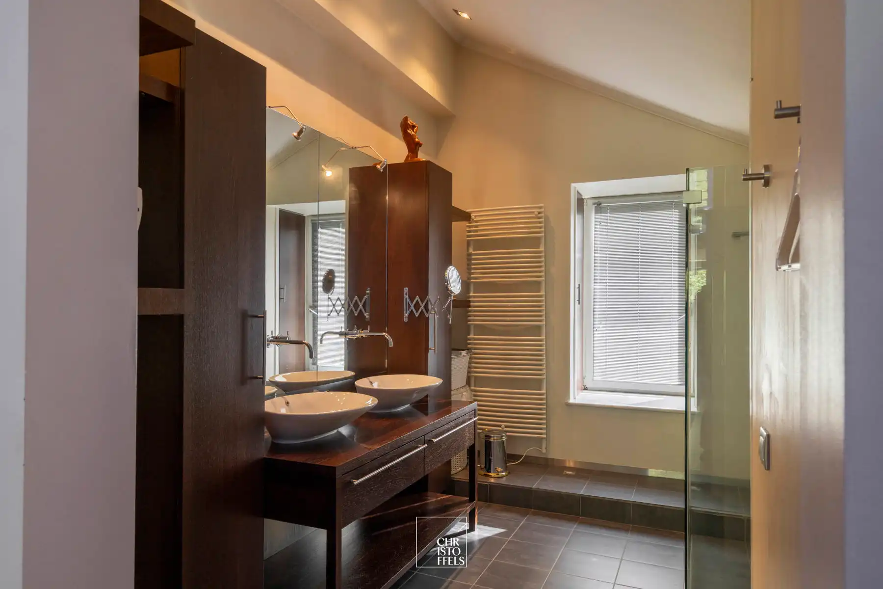 Riant penthouse (310m²) in een groene parkomgeving nabij Maastricht! foto 12