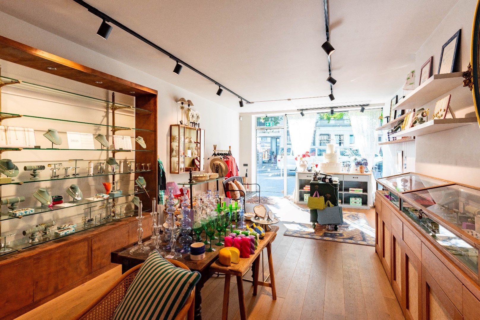 Instapklare winkel op de Oever foto 3