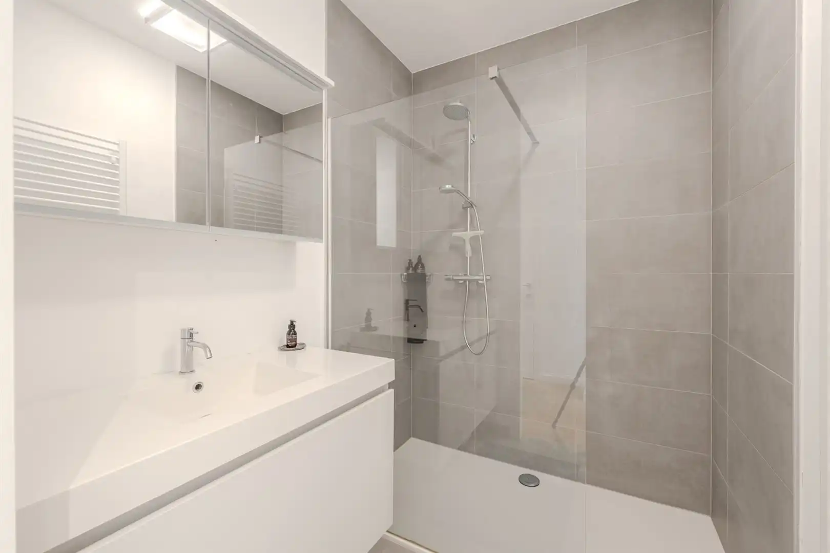 Prachtig gelegen gelijkvloers appartement met 2 slaapkamers foto 10