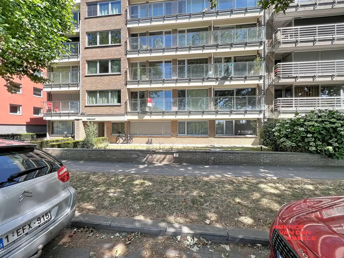 Uitzonderlijk breed appartement met 2 slaapkamers en terras foto 10