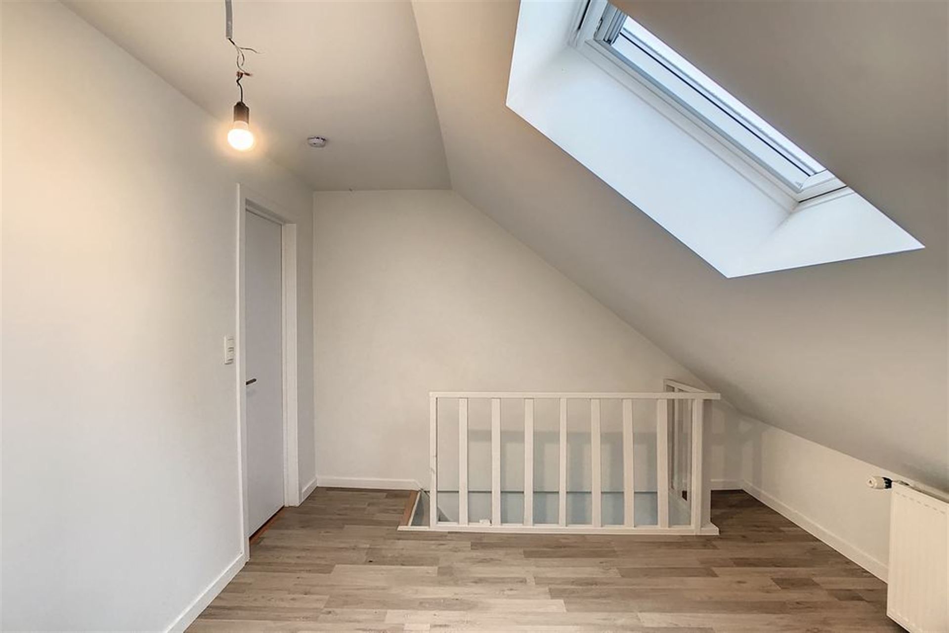 Volledig gerenoveerde woning met tuin foto 12