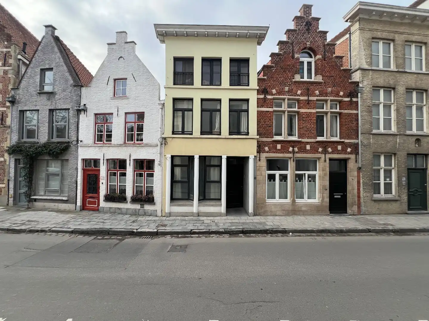 Opbrengsteigendom bestaande uit 3 appartementen foto {{pictureIndex}}